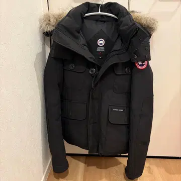 CANADA GOOSE 블랙 다운 자켓