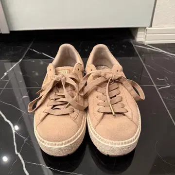 PUMA 스웨이드 통굽 스니커즈 베이지