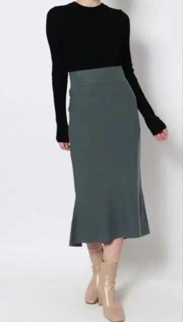 [택 포함 새상품] [라그나문] 비대칭 헴 니트 스커트 S 사이즈