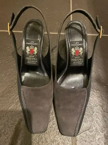 MIHAMA 스웨이드 슬링백 펌프스 그레이