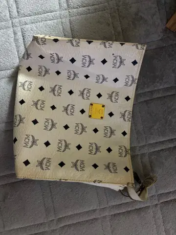 MCM 클러치백 비세토스 패턴 올 패턴 모노그램 화이트