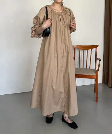 [ 새상품 ] 카프리슈 마쥬 턱 플레어 원피스