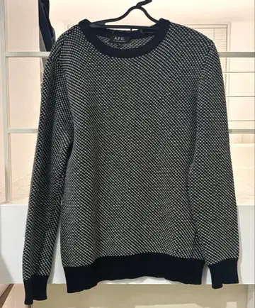 A.P.C 트위드 니트