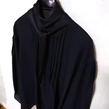 [ WHYTO. ] 리본 타이 블라우스 블랙