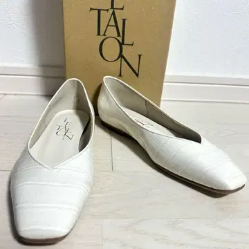 [ Le Talon ] 스퀘어 V컷 플랫 22.5cm 화이트 엠보