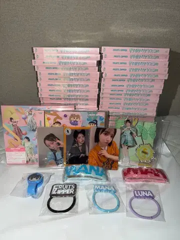 FRUITS ZIPPER의 CD와 굿즈