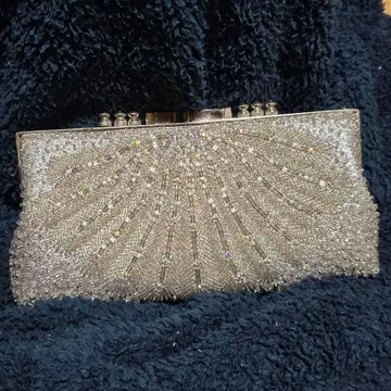 실버 비쥬 장식 클러치백 결혼식 하객룩 관혼상제