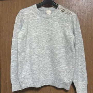 [ 새상품급 ] 비쥬가 달린 긴팔 니트 LialaxPG 라이트 그레이