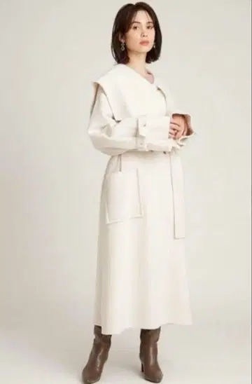 화이트 롱 코트 허리 벨트 포함