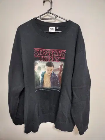 스트레인저 싱스 XL 블랙 맨투맨