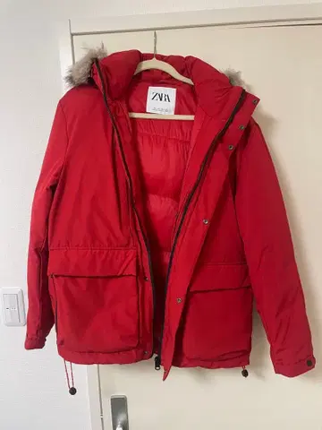 ZARA 후드 부착 레드 다운 자켓 S 사이즈