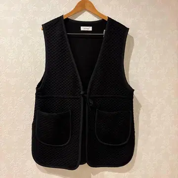 블랙 퀼팅 다운 베스트