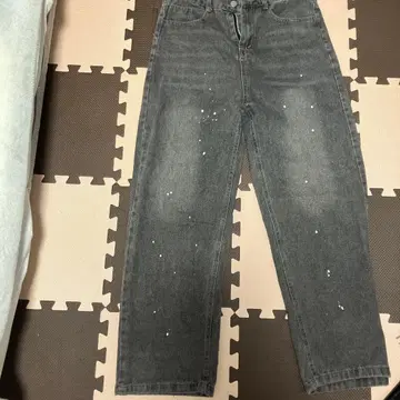 그레이 페인트 가공 스트레이트 데님 팬츠