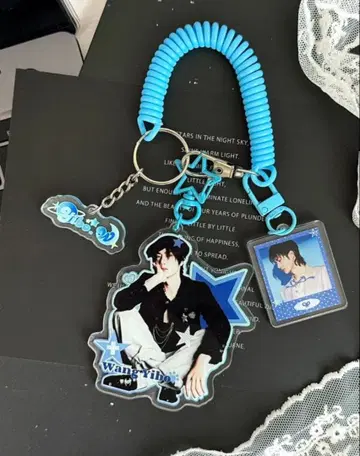 왕이보 아크릴 백참 2개 세트