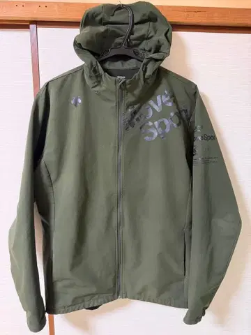 데상트 Move Sport 후드 부착 나일론 자켓
