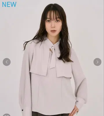 UNITED TOKYO 타이 버튼 멜트 터치 블라우스