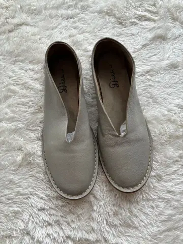 Diu 디우 V컷 스티치 다운 레더 슈즈