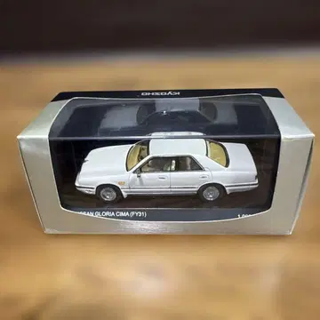 KYOSHO NISSAN GLORIA CIMA FY31 1/43