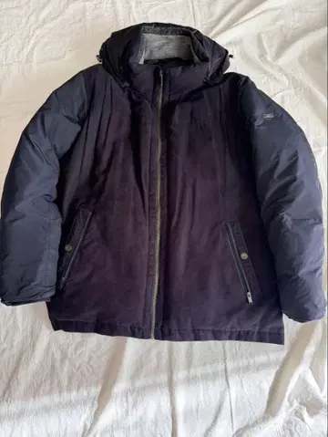 크로커다일 다크 네이비 다운 자켓 후드 부착