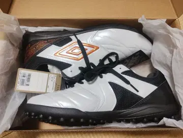 엄브로 액세서레이터 TR EX WIDE 축구 트레이닝 슈즈