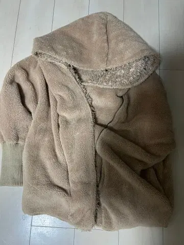 베이지 플리스 후드 부착 자켓