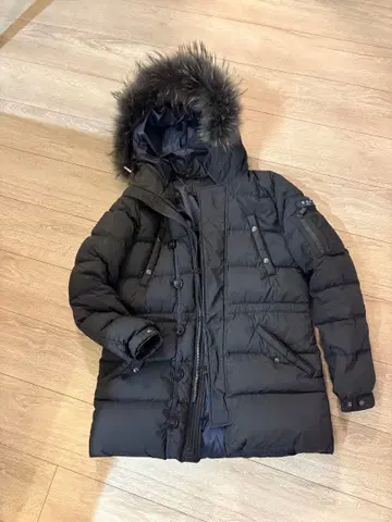 TATNAS 블랙 다운 자켓