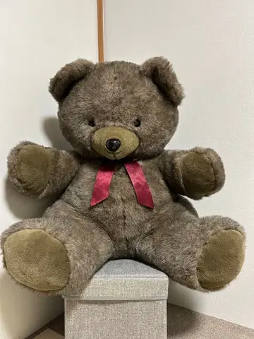 커다란 브라운색 곰 봉제 인형