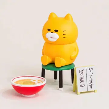 길고양이 대장 앉아있는 캡슐 토이