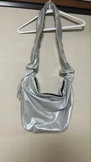 SINSS 숄더백 실버