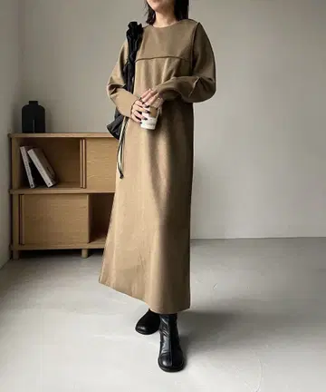 [ 새상품 ] 카프리슈 마쥬 아웃 블로킹 울 원피스