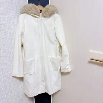 퍼 카라 부착 화이트 롱 코트 M 사이즈 롱 코트 코트 화이트 화이트