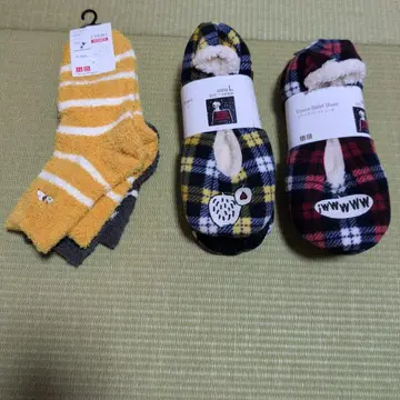 유니클로 스누피 미사용 새상품 플리스 삭스 1점과 신발 2점 묶음 판매