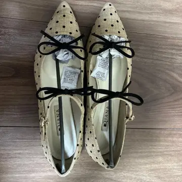 DIANA 도트 무늬 플랫슈즈 24.5cm