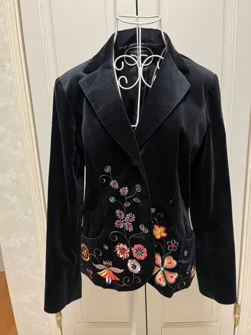LF by LOUIS FERAUD 멋진 자수 벨벳 자켓 40