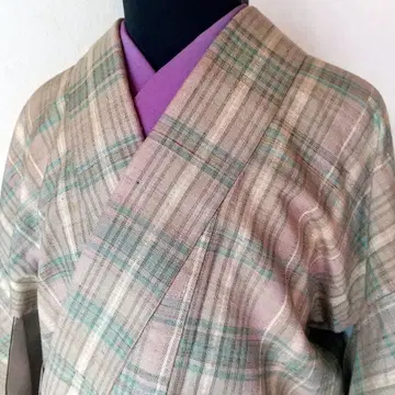 체크 무늬의 전통적인 기모노, 오돌토돌한 질감의 고급 소재