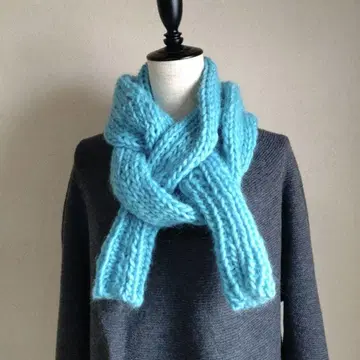 시안 블루 소매형 머플러