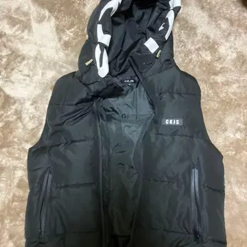 CKIS 후드 부착 블랙 베스트