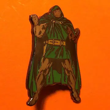 닥터둠 거울 핀 배지 marvel