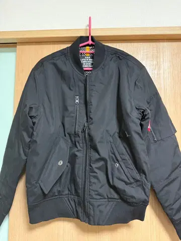 BURTLE 블랙 점퍼 520