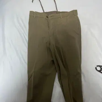 카키 치노 팬츠 프론트 버튼 포함