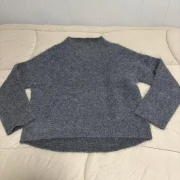 그레이 모헤어 혼방 긴팔 니트