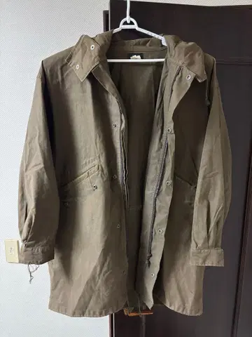 A.P.C. 후드 부착 밀리터리 자켓 프랑스제