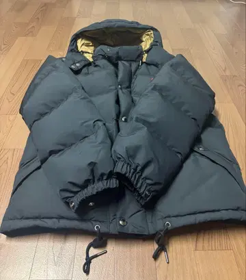 다크 그레이 다운 자켓 후드 부착