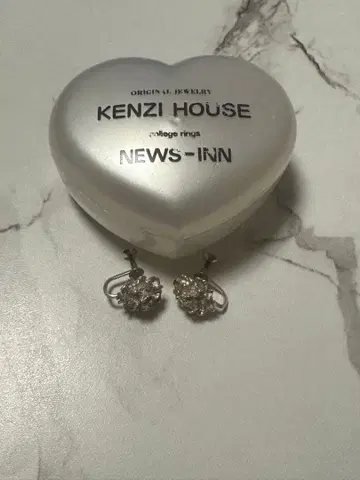 KENZI HOUSE 플라워 귀찌 빈티지