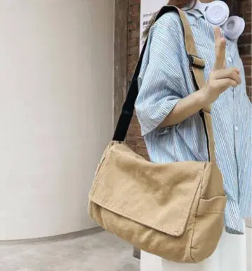 브라운 뉴스 페이퍼 군 빈티지