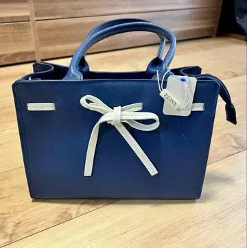 네이비 리본 포함 핸드백