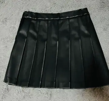 블랙 플리츠 스커트 EMODA