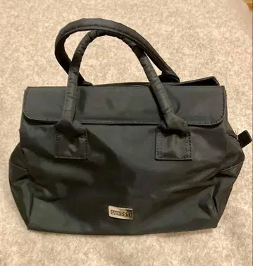 GUESS 블랙 핸드백