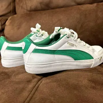 PUMA 화이트/그린 스니커즈 24.5cm