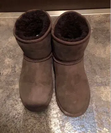 새상품급 EMU stinger mini 어그 부츠 브라운 22